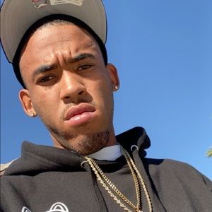 Meet your Posher, Dennis